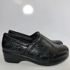 Btrue  by Baretraps Women's Size 10W Brasil slip on Black Embossed Clogs. 