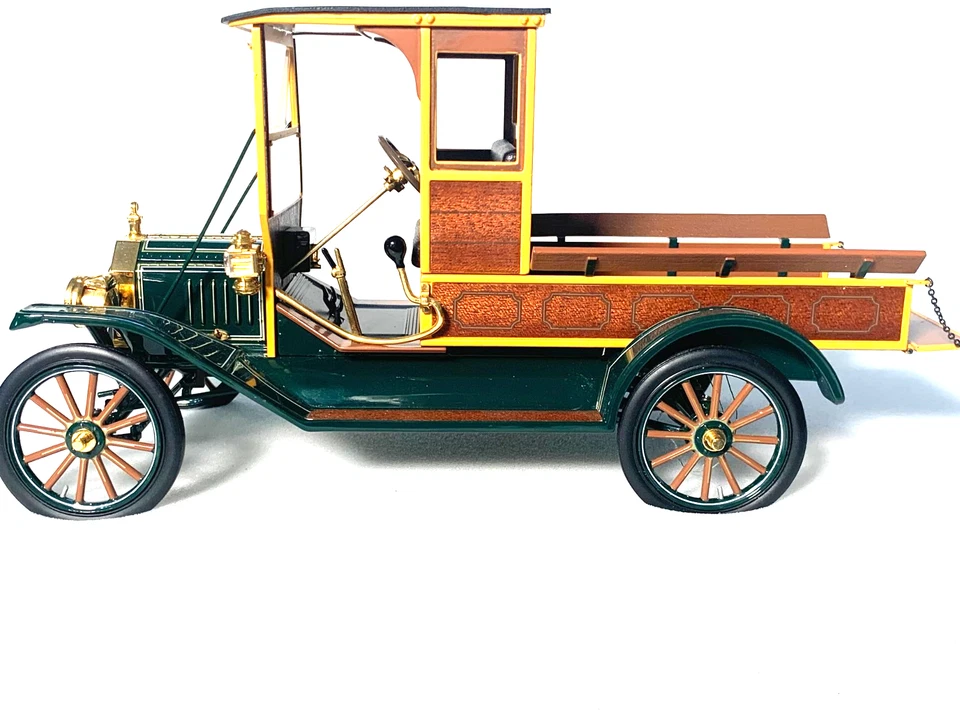 Franklin Mint 1913 Ford Model T Pickup Green scale 1:16 INV# 4058 - Image 2 of 4