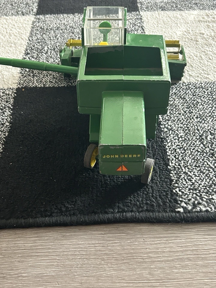 Vintage ERTL John Deere Combine  Die-Cast Metal Farm Equipment  - Image 4 of 4