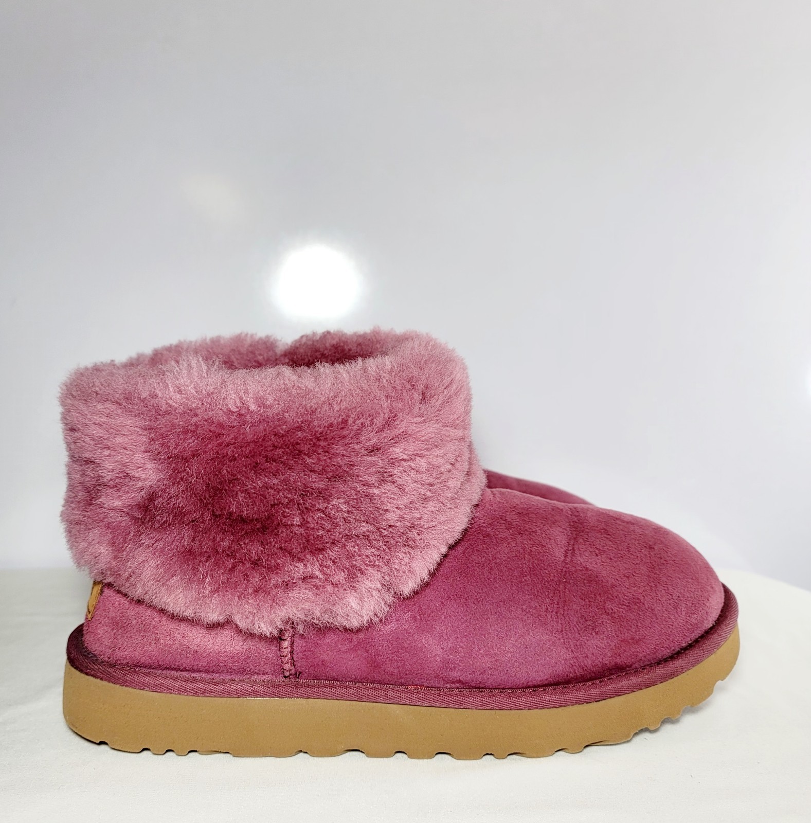 Botas UGG Mujer Talla 10 Clásicas Mini Pelusa Color Buganvilla. 1106757
