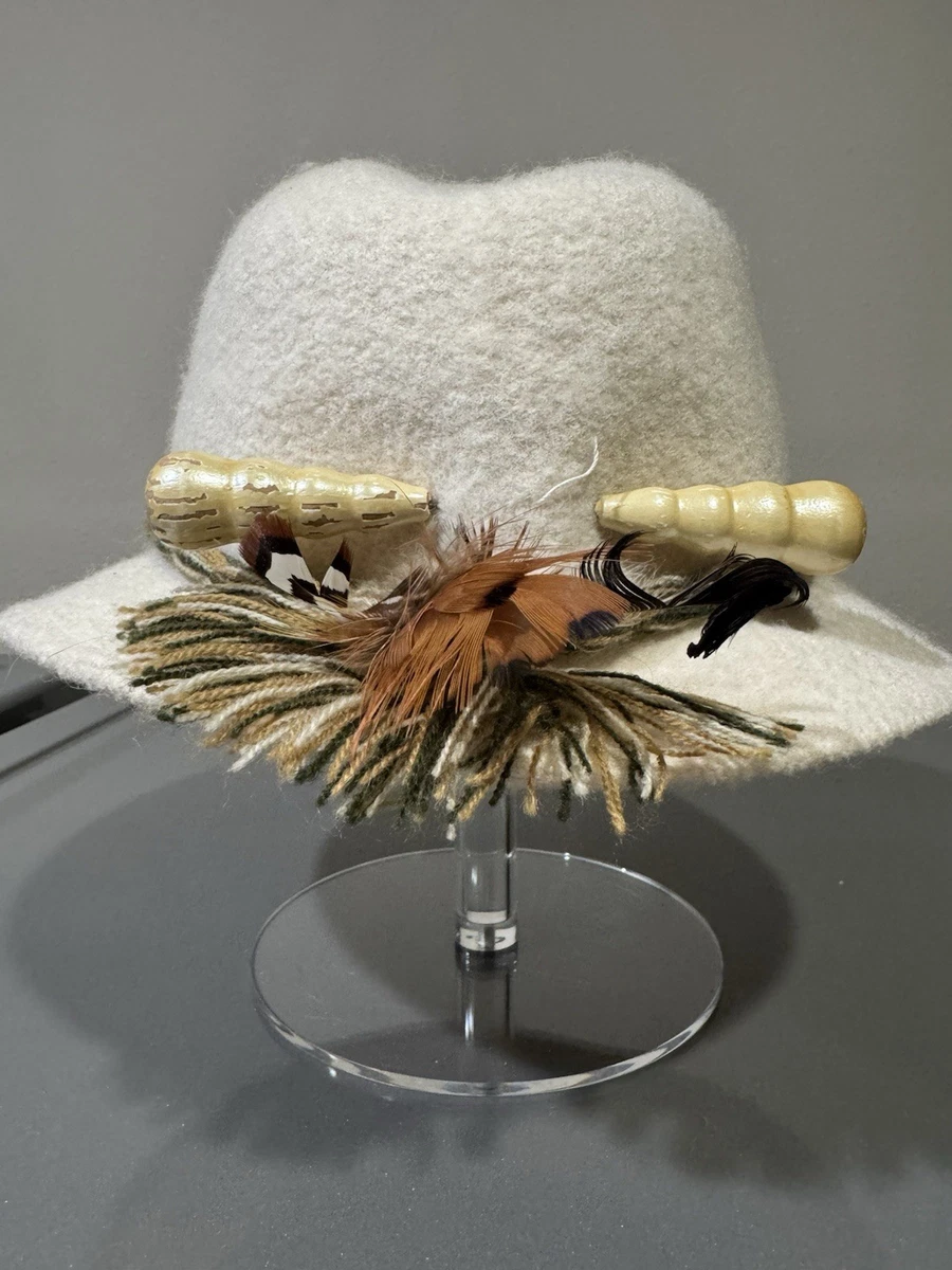 Austria Hat In Women display picture 1