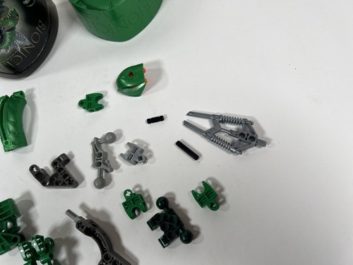 LEGO BIONICLE: Rahkshi Lerahk (8589) Pieces Shown - Picture 3 of 7