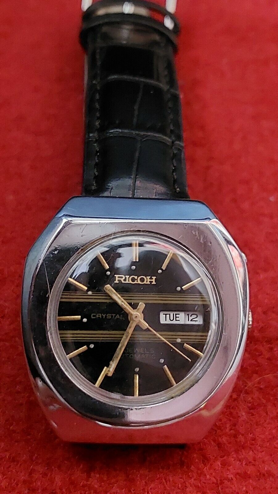 Ricoh Crystal 21 Jewels Automatic Date Date Black Vintage Dial Beautiful Watch 