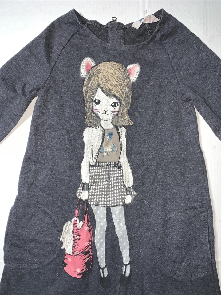 Usado - Vestido H&M Manga Larga Pullover Anime Gráfico Niñas (Talla 6-8Y) Foto 4 de 4