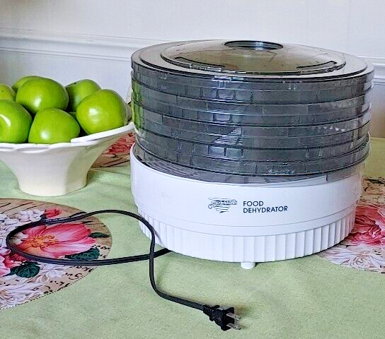 Cyclone Food Dehydrator 4 trays Works great 13