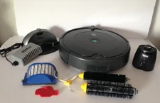 iRobot Roomba 692 Vacuum Cleaning Robot Wifi Connectivity Fast Charger w/Extras