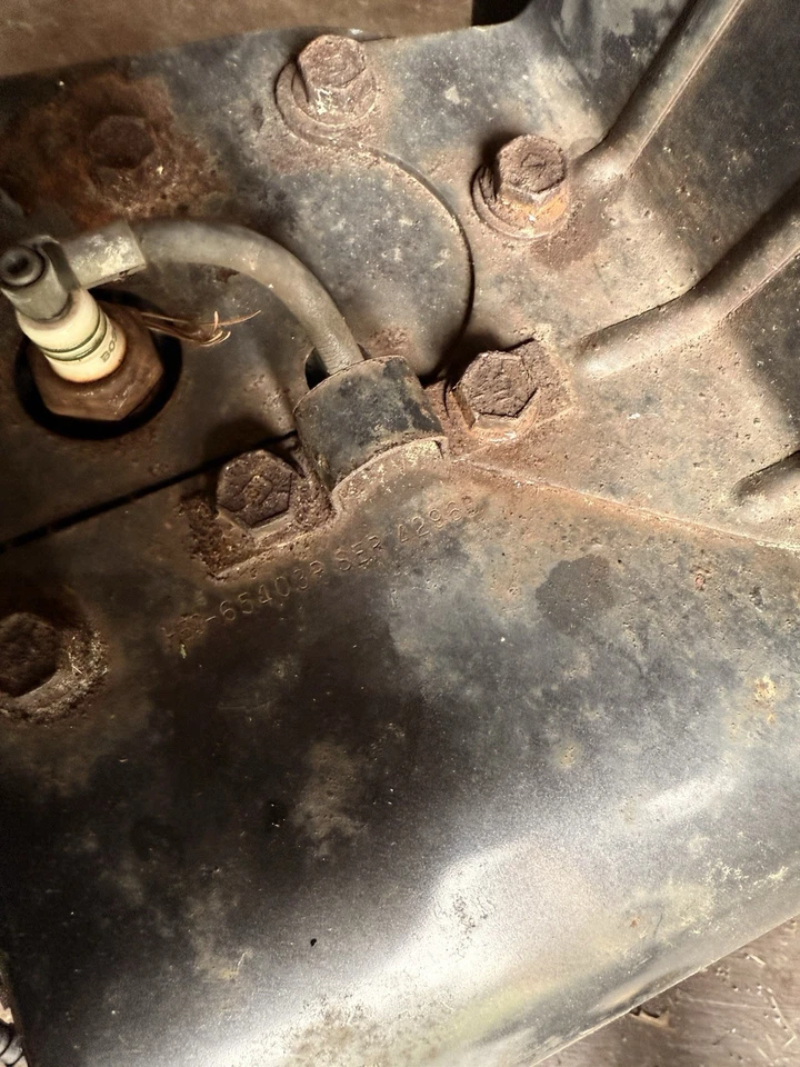 Motor H 60 Tecumseh. Cable de tracción del tanque de gasolina incluido.  Foto 2 de 3