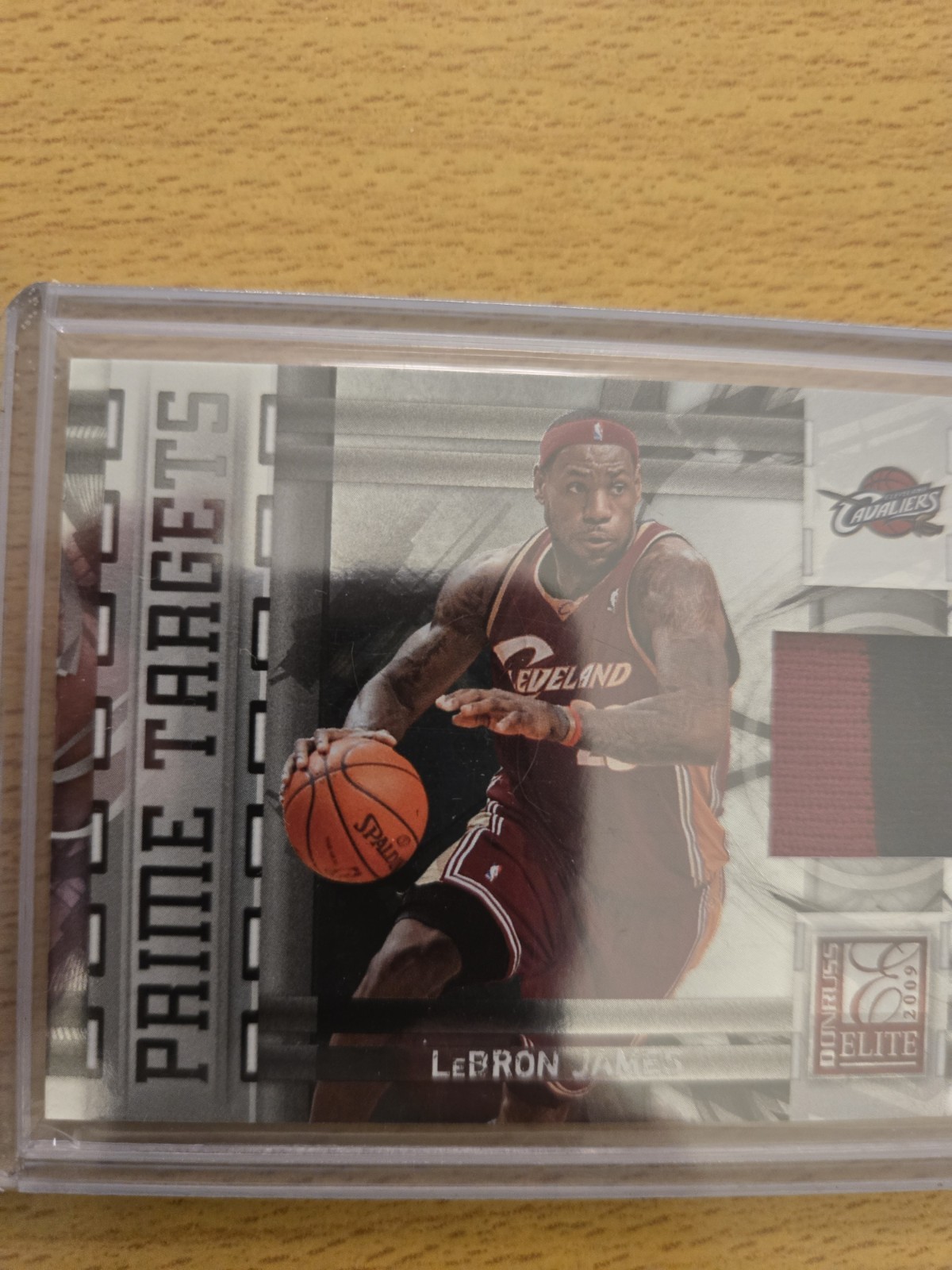 2009-10 Donruss Elite Prime Targets #4 Lebron James Game Used Jersey Patch /23 view 3