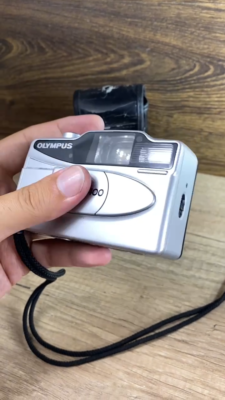 Olympus Trip XB400 35mm Camera Point & Shoot Film 27mm VIDEO #4957