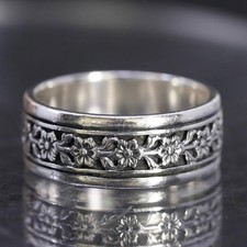 Size 8, Vintage southwestern sterling 925 silver band ring embossed flower