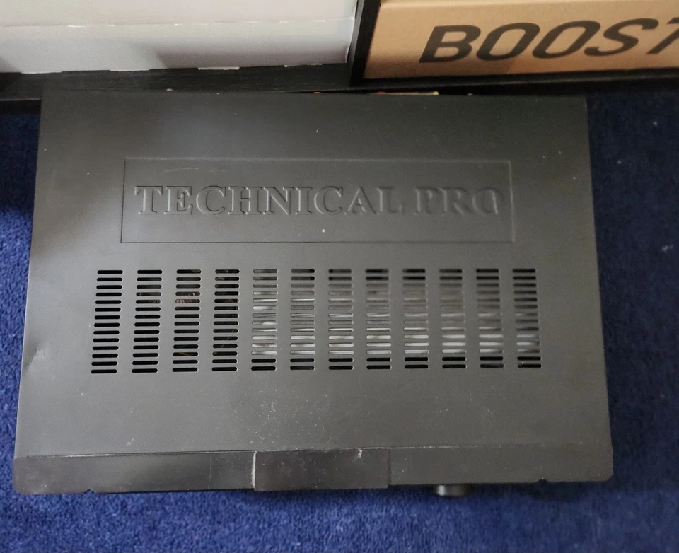 Amplificador integrado Technical Pro IAW852 2500 vatios con micrófonos inalámbricos dobles Foto 3 de 4