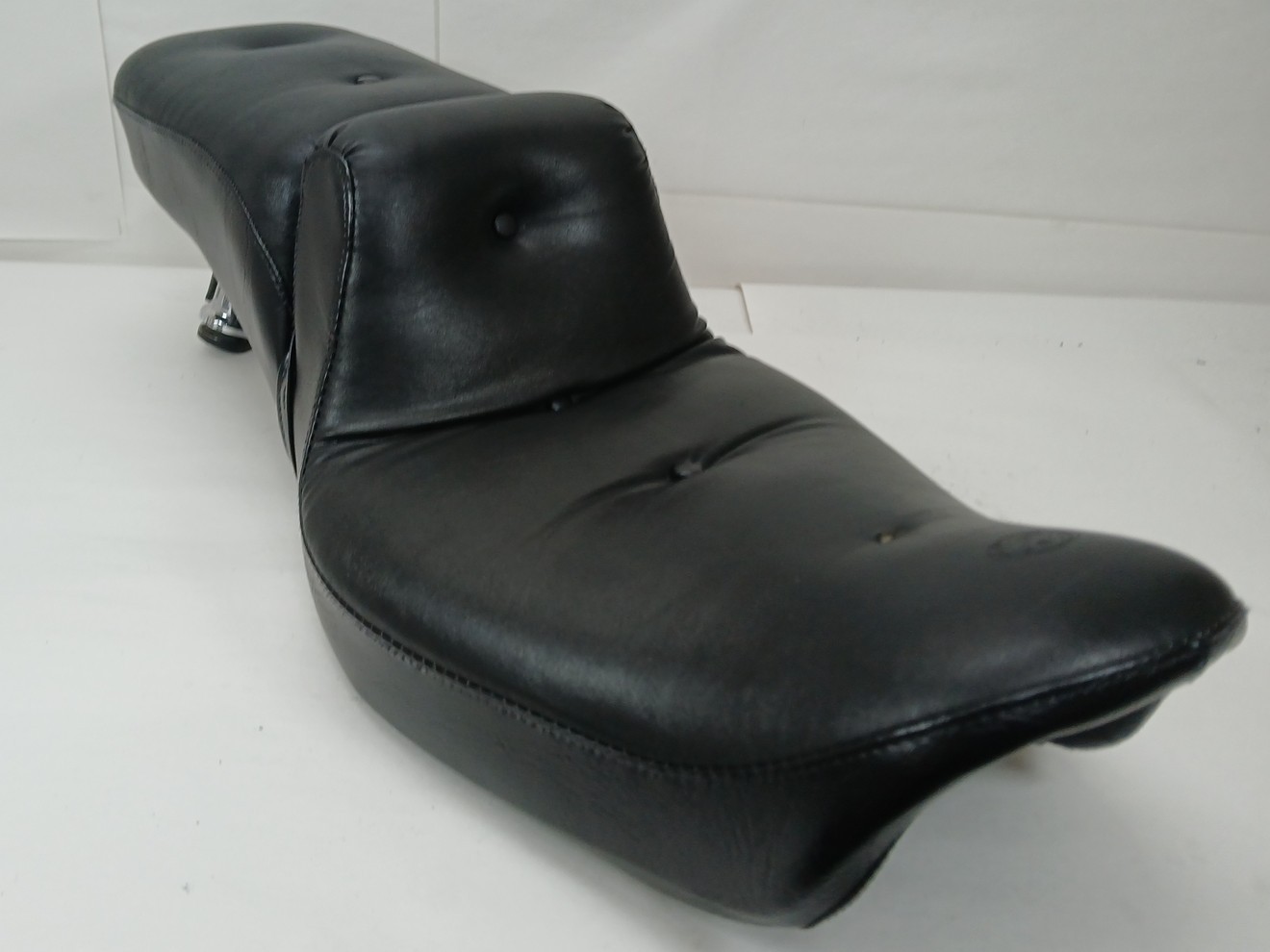 Harley-Davidson 2013 Dyna Super Glide Mustang Bucket Seat Black Pillow Look