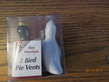 R&M International Fine Porcelain 2 Bird Pie Vents Blackbird