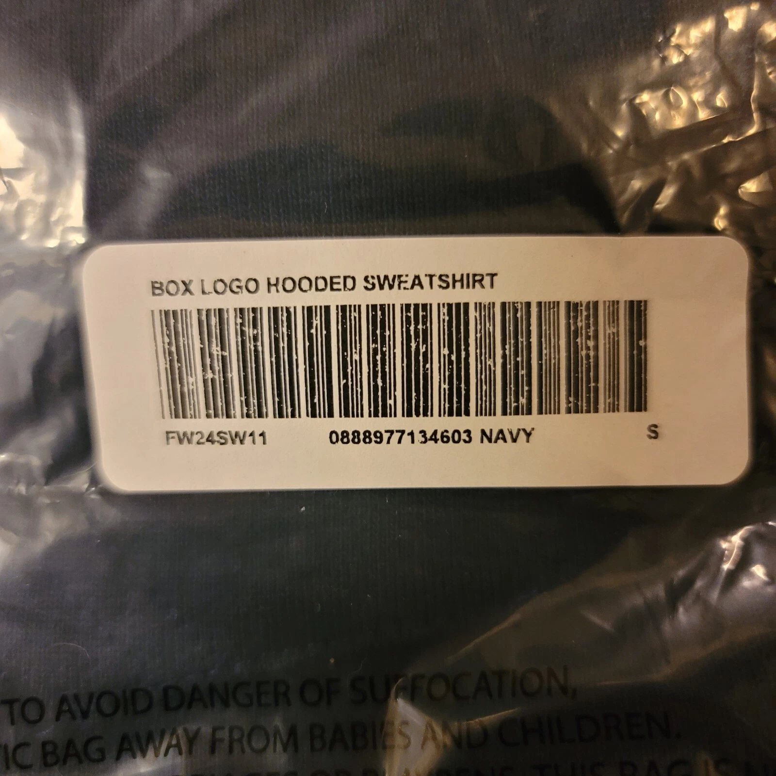 Felpa con cappuccio Supreme Box logo FW24 Navy piccola con 16 adesivi e borsa negozio