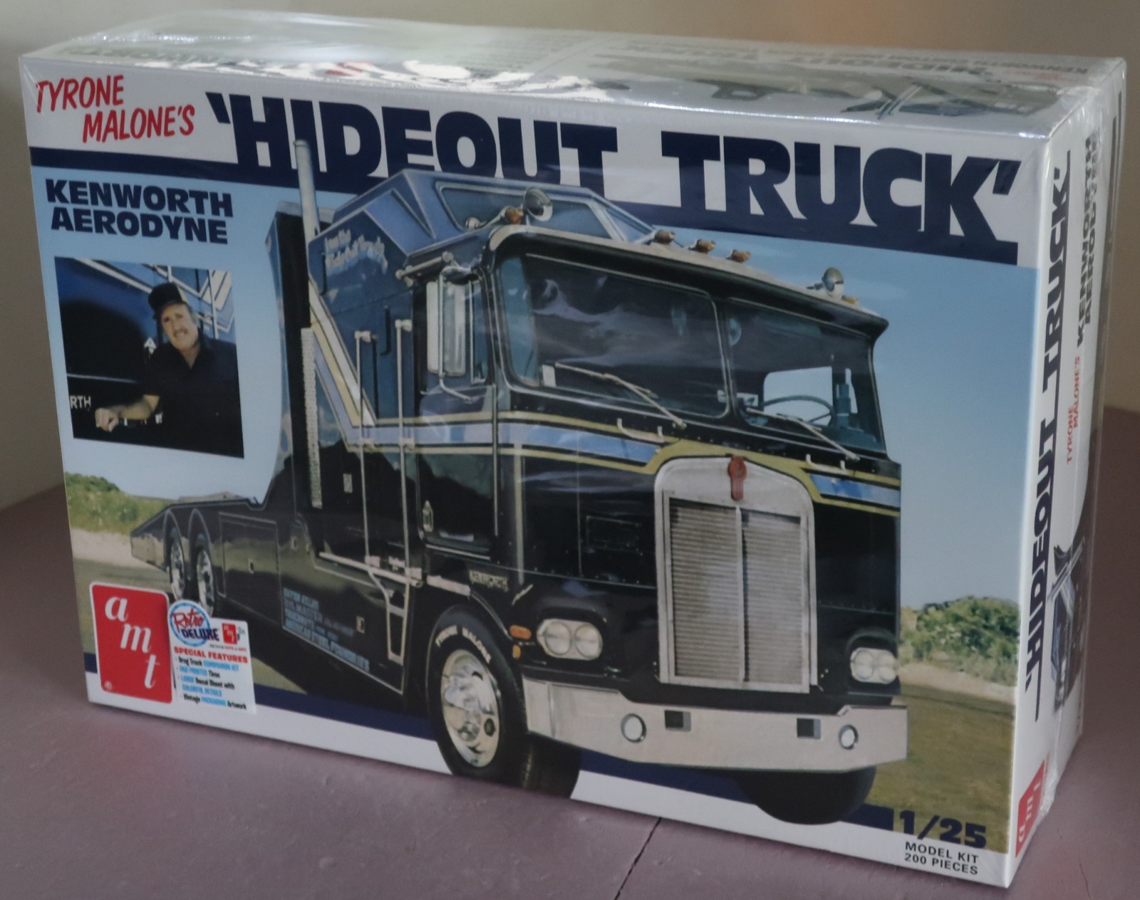 New sealed box Kenworth Aerodyne Car Hauler Model Truck Kit