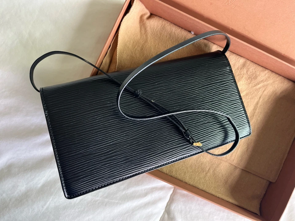 Louis Vuitton Epi Honfleur手拿包 — 第 3/4 张图片