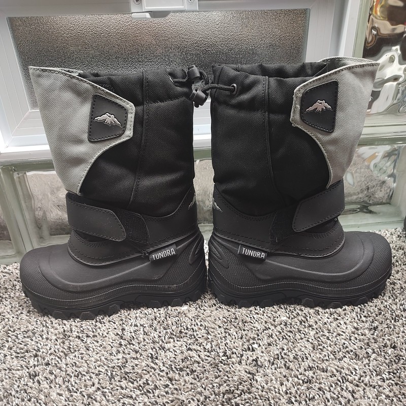 Kids Boots Tundra brand new Quebec Size 13  Black Grey waterproof well insulated