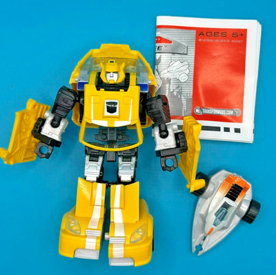 Transformers Universe Classics G1 Reveal The Shield Bumblebee Generations Figure