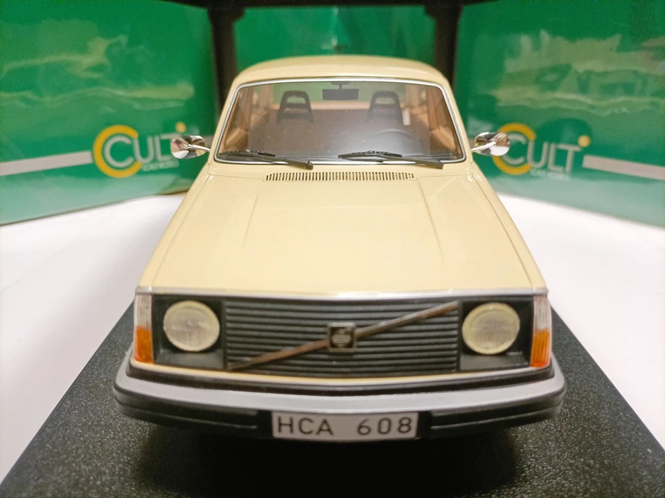 Cult 1:18 Volvo 244DL 1975 Beige Rich Four Door Sedan Model Decoration - Image 4 of 4