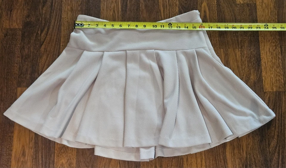 Falda BCBGeneration Plisada Rosa Humo Talla 12 Excelente Estado Foto 3 de 4