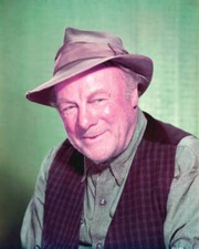 Edmund Gwenn wearing a short brimmed leather hat a blue denim shir- Old Photo