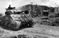 WW2 PICTURE PHOTO US M4 SHERMAN 1944 PELELIU 6951