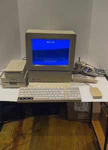 Apple Apple IIgs Woz Limited Edition Home Computer  AppleColor RGB Monitor Set