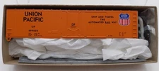 Roundhouse 07955 HO Scale Union Pacific '50 Ft. Plug Door Box Car Kit