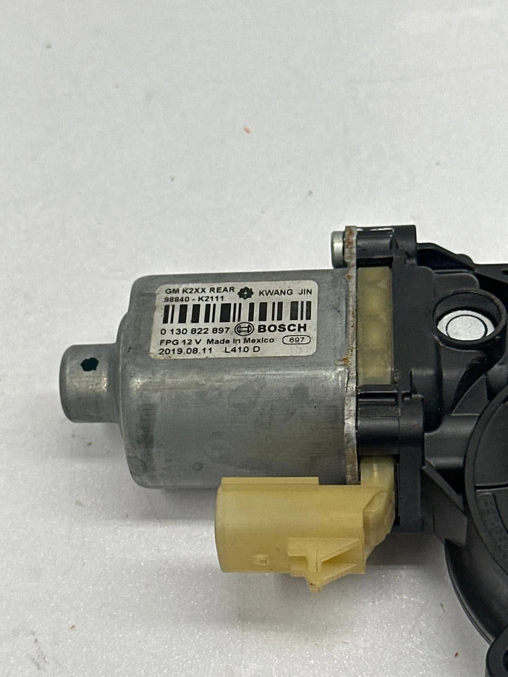 Мотор стеклоподъемника GMC Yukon 2015–2020 годов выпуска в сборе с задней левой стороны от оригинального производителя 22921498 - Изображение 3 из 4