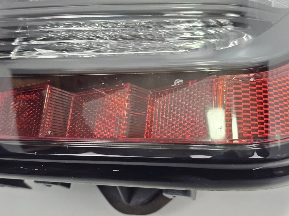 2014-2024 Toyota 4Runner lado direito do passageiro halogênio externo com lanterna traseira de LED fabricante de equipamento original - Imagem 4 de 4