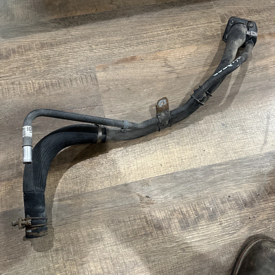 Tubo de llenado de cuello de llenado de combustible Kia Sedona 2017-2018 OEM 31030A9510 Foto 2 de 4