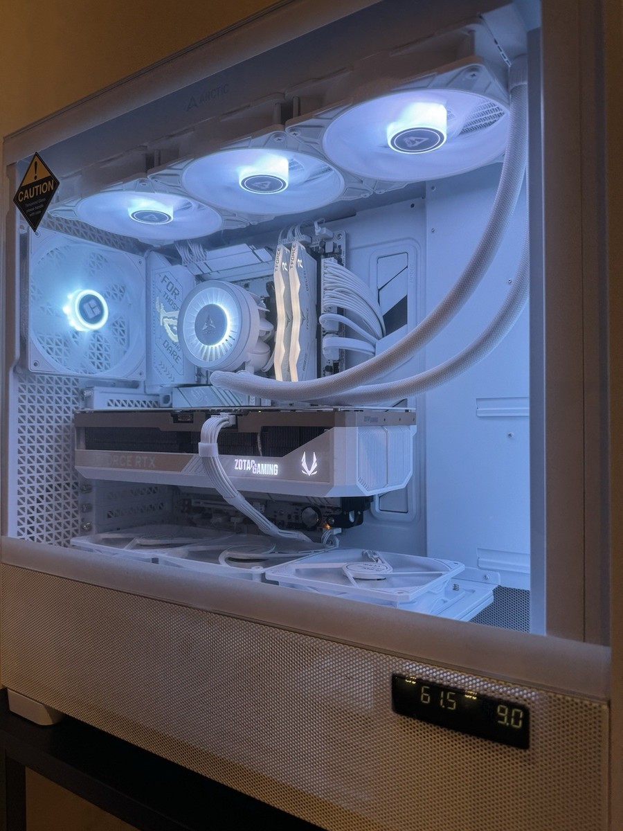 RTX 5090 WHITE GAMING PC RYZEN 7 9800X3D 32GB DDR5 RAM 2TB SSD