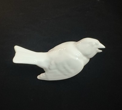KPM BERLIN ROBRA Spatzen SCOLDING SPARROW Bird White Porcelain FIGURINE