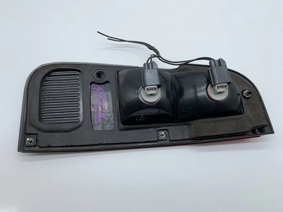 Luz trasera del lado del conductor Lincoln Aviator 2003-2005 OE B03B36003 Foto 4 de 4