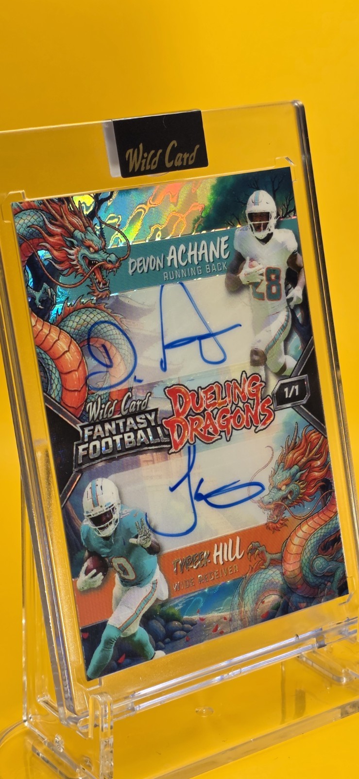 ✍️ 2026 Wild Card Manga Dueling Dragons De'Von Achane Tyreek Hill Dual Auto 1/1 view 4