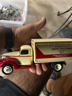 Ertl Classic Metal Works 1:43 1941 Chevrolet Truck Farm Toy Show Diecast Ad