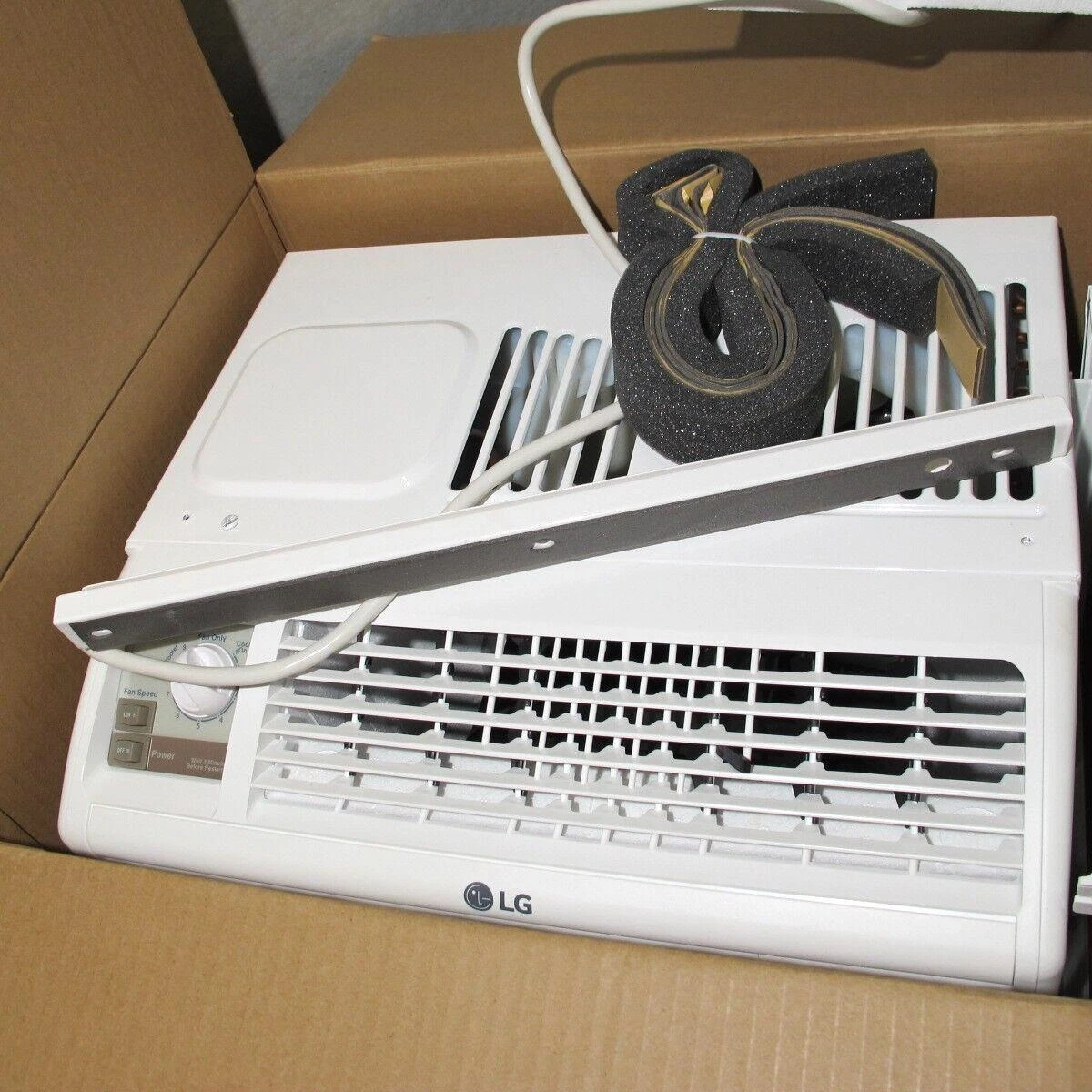 LG LW5016 5000 BTU 115V Window Air Conditioner White Open box