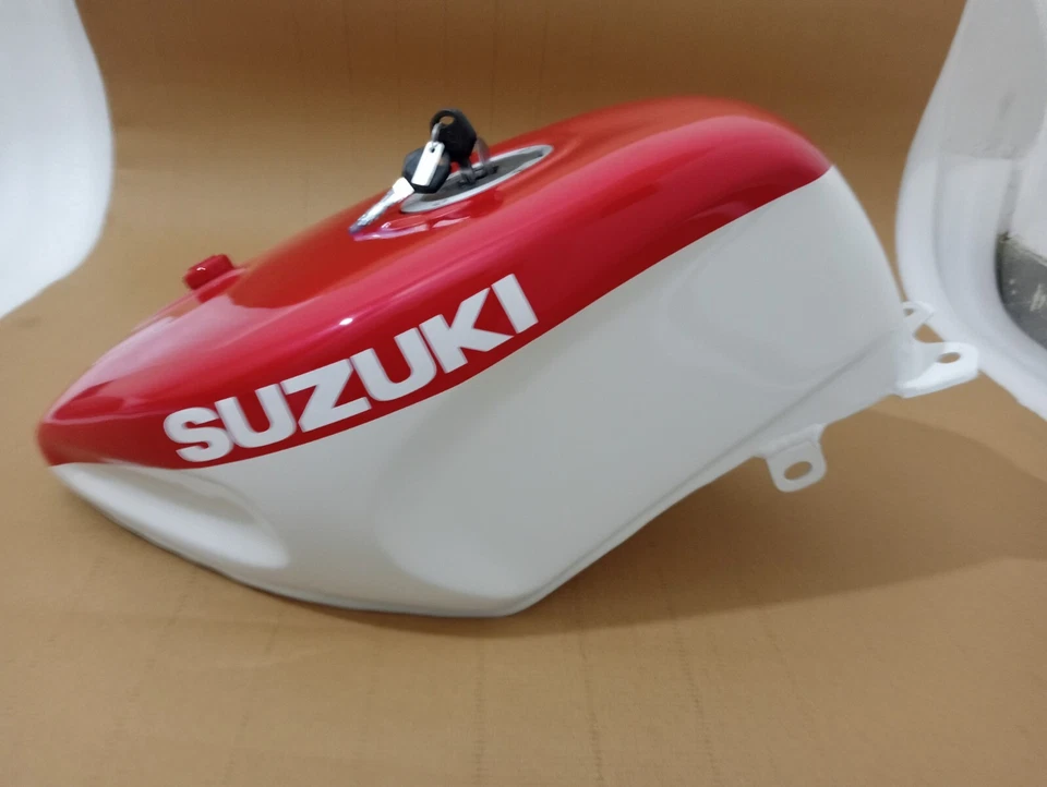Suzuki RGV250 vj22 1991 -1994 Red & White Painted Steel Petrol Tank + Cap |Fit - Image 3 of 4