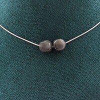 Mineralien Und Edelsteine. Halskette Mit 2 Labradorit-Perlen Aus Finnland. Kette
