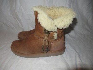 ugg size 4