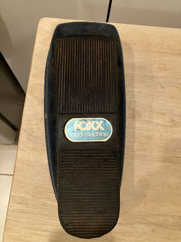 Foxx LOUD MACHINE CLEAN FOOT CONTROLLED LOUD 70's Vintage Guitar Effects Pedal