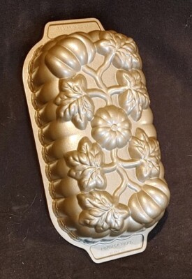 Nordic Ware Pumpkin Loaf Bread Pan 1 lb    Harvest Leaves Pumpkin Patch