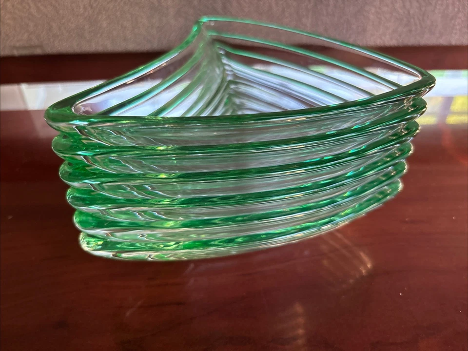 6 Luigi Bormioli Boomerang Green Glass Salad/Dessert/hors d’oeuvres 7”x5”x1 1/2” - Image 4 of 4