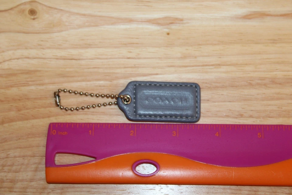 Bolso de mano de repuesto de cuero azul COACH con dije de etiqueta colgante Foto 3 de 3