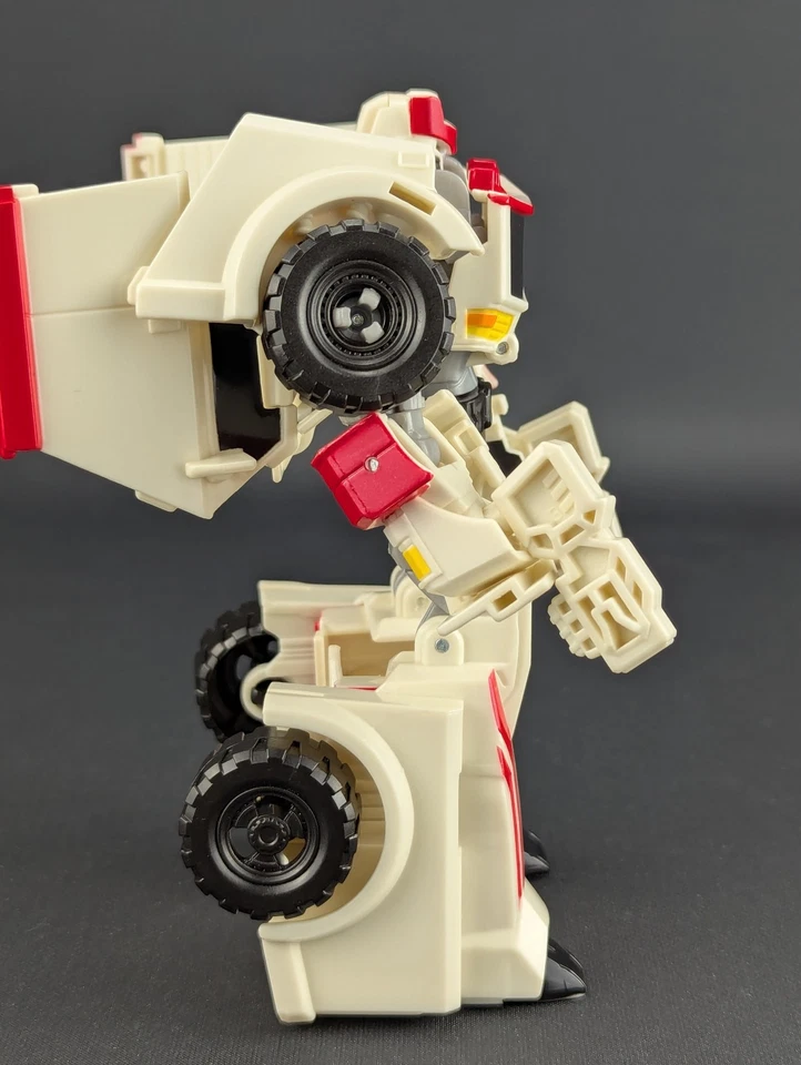 Transformers Adventure Ratchet complete READ Takara TAV-59 RID 2015 Deluxe Class - Image 4 of 4