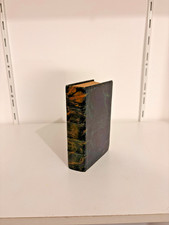 Livre Relié Cuir La Fontaine Rouge Par Jeanne Montupet Collection Marabout