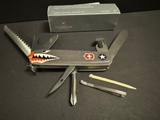 Sprint Run! GENUINE VICTORINOX SWISS ARMY KNIFE "HIKER" WARHAWK WWII Curtis P-40