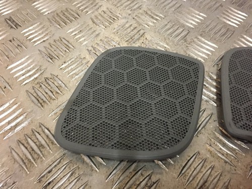 SAIC LDV V80 2.5CDI 2011-ON Speaker Cover Pair - Picture 2 of 4