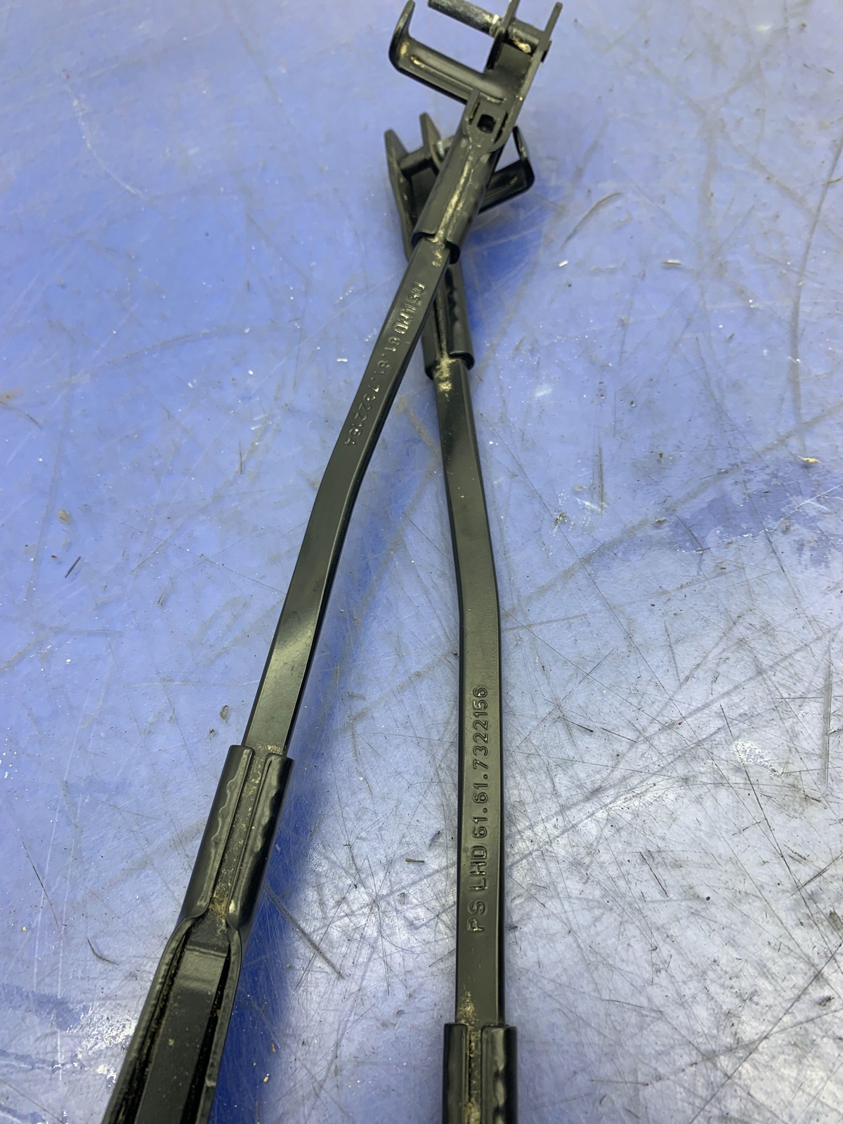 2014 - 2020 BMW I8 OEM FRONT RIGHT & LEFT WINDSHIELD WIPER ARM SET 61617322156