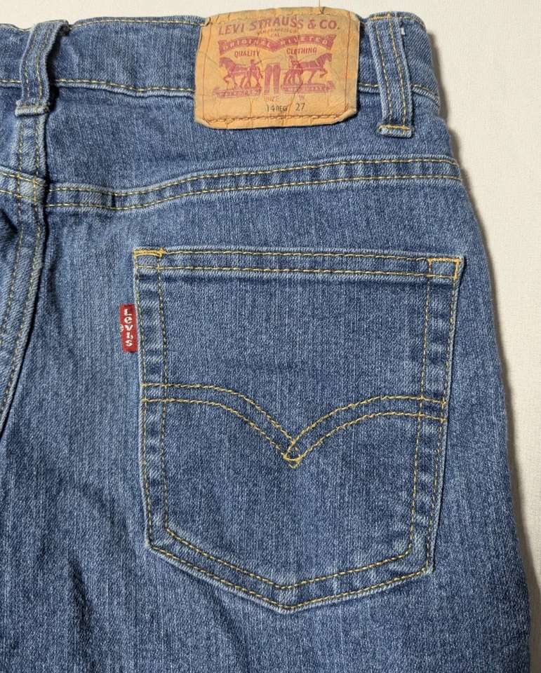 Shorts jeans Levis slim curto elástico 8" azul - Meninos 14 REG - Imagem 2 de 4